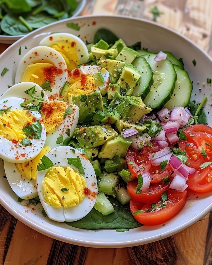 Salade œufs, avocat et concombre